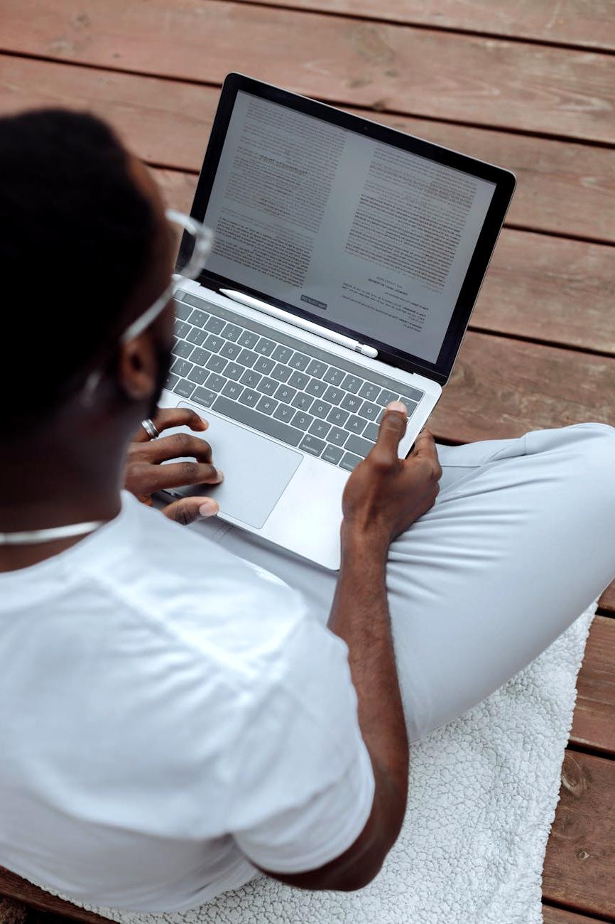 Elena Kowalski freelance writer testimonial photo